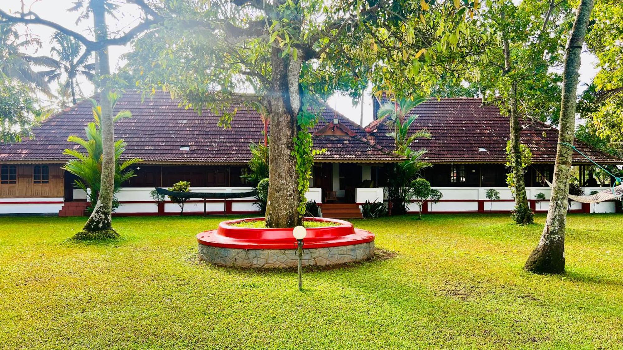 The Pamba Heritage Villa Champakulam Buitenkant foto